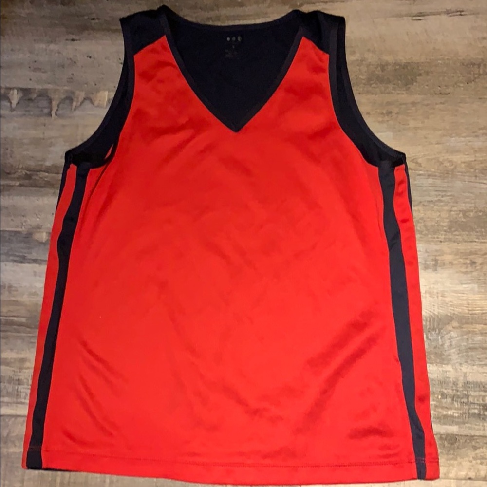 V-neck no sleeves
